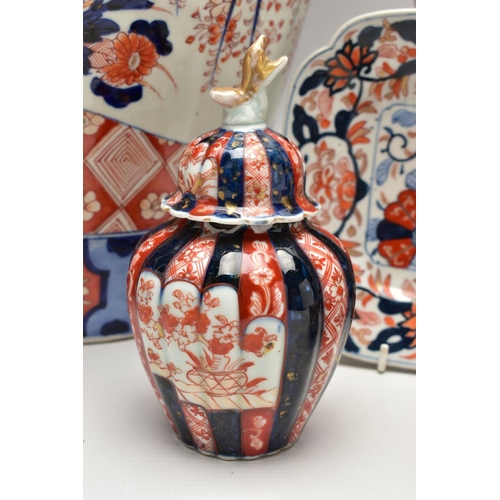 156 - A GROUP OF LATE 19TH AND EARLY 20TH CENTURY JAPANESE IMARI PORCELAIN, the majority with damage and i... 