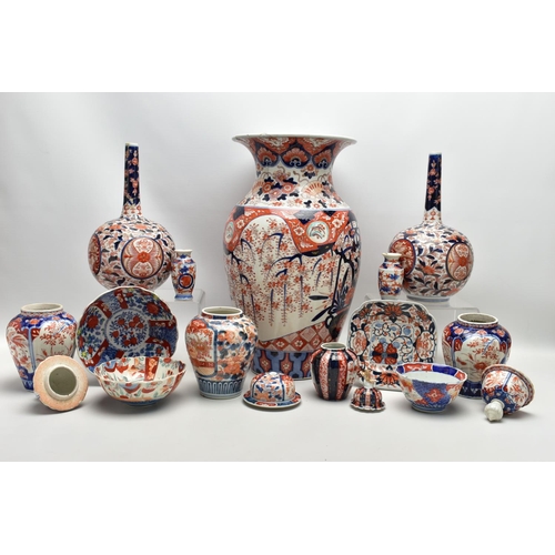 156 - A GROUP OF LATE 19TH AND EARLY 20TH CENTURY JAPANESE IMARI PORCELAIN, the majority with damage and i... 