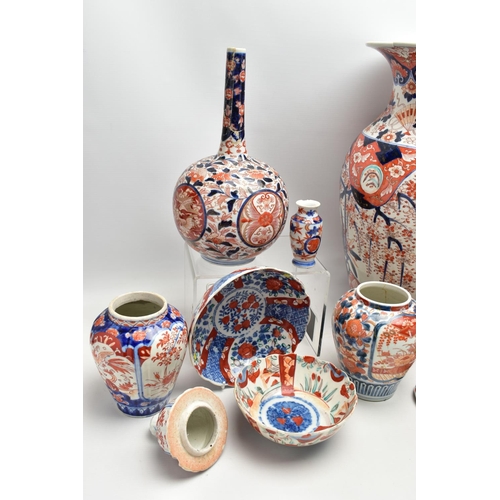 156 - A GROUP OF LATE 19TH AND EARLY 20TH CENTURY JAPANESE IMARI PORCELAIN, the majority with damage and i... 