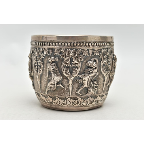 65 - A LATE 19TH / EARLY 20TH CENTURY INDIAN SILVER BOWL, the exterior cast in relief with figures betwee... 