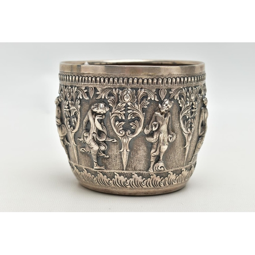 65 - A LATE 19TH / EARLY 20TH CENTURY INDIAN SILVER BOWL, the exterior cast in relief with figures betwee... 