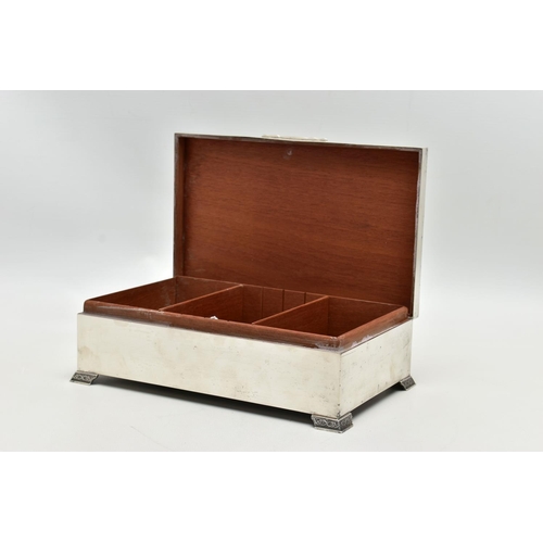 67 - AN ELIZABETH II SIVER TABLE CIGAR / CIGARETTE BOX OF RECTANGULAR FORM, engine turned hinged cover, p... 