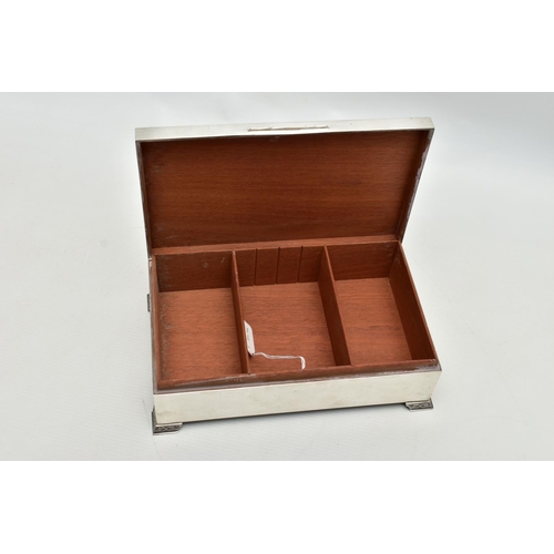 67 - AN ELIZABETH II SIVER TABLE CIGAR / CIGARETTE BOX OF RECTANGULAR FORM, engine turned hinged cover, p... 