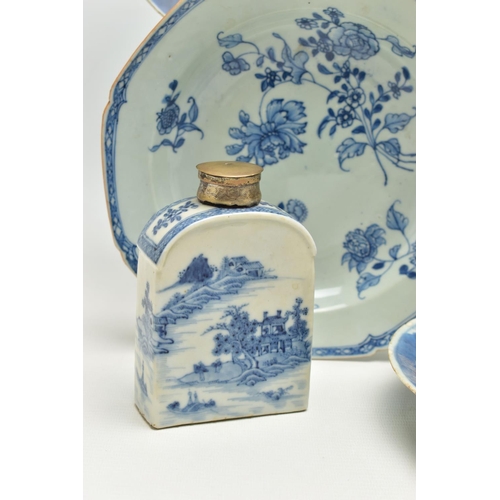 166 - A GROUP OF LATE 18TH AND 19TH CENTURY CHINESE PORCELAIN, comprising an 18th century blue and white t... 