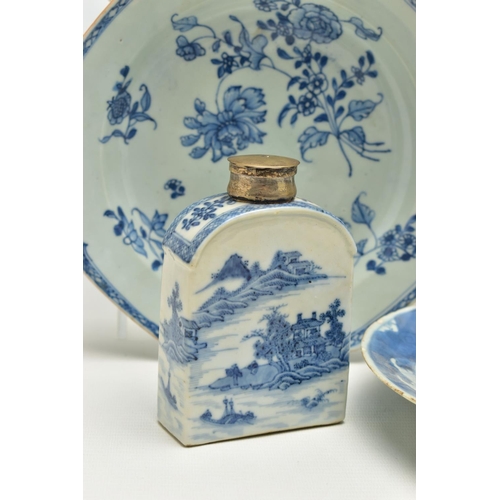 166 - A GROUP OF LATE 18TH AND 19TH CENTURY CHINESE PORCELAIN, comprising an 18th century blue and white t... 