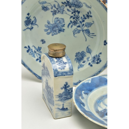 166 - A GROUP OF LATE 18TH AND 19TH CENTURY CHINESE PORCELAIN, comprising an 18th century blue and white t... 