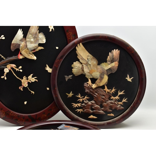 171 - A PAIR OF EARLY 20TH CENTURY SHIBAYAMA CIRCULAR PANELS AND ANOTHER SIMILAR OVAL, all three depicting... 