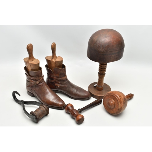 173 - A PAIR OF VINTAGE BROWN LEATHER SHORT RIDING BOOTS FITTED WITH WOODEN TREES, the trees stamped '5' a... 