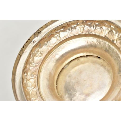 95 - A LATE 19TH / EARLY 20TH CENTURY INDIAN WHITE METAL ROSE BOWL, repousse decorated with a rim of lune... 