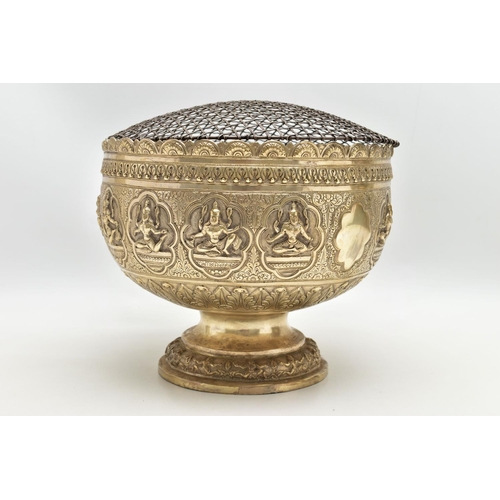 95 - A LATE 19TH / EARLY 20TH CENTURY INDIAN WHITE METAL ROSE BOWL, repousse decorated with a rim of lune... 