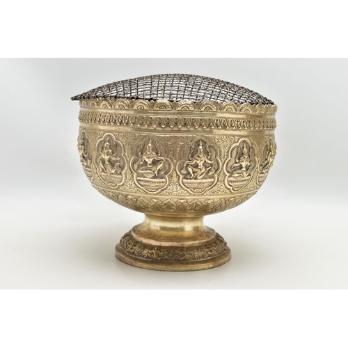 95 - A LATE 19TH / EARLY 20TH CENTURY INDIAN WHITE METAL ROSE BOWL, repousse decorated with a rim of lune... 