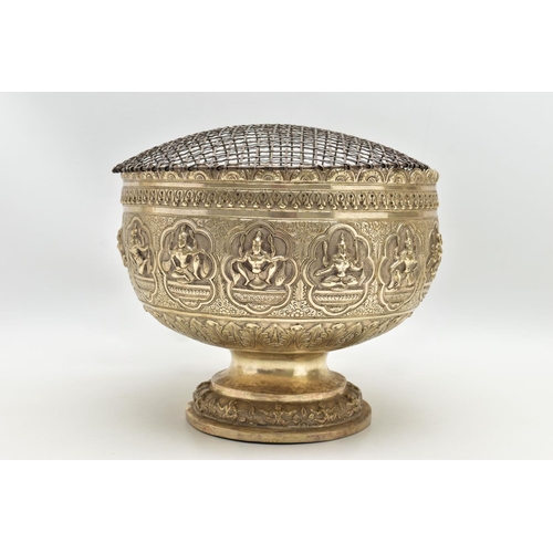 95 - A LATE 19TH / EARLY 20TH CENTURY INDIAN WHITE METAL ROSE BOWL, repousse decorated with a rim of lune... 