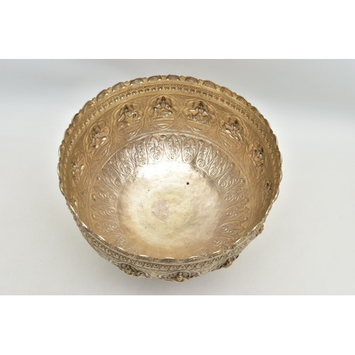 95 - A LATE 19TH / EARLY 20TH CENTURY INDIAN WHITE METAL ROSE BOWL, repousse decorated with a rim of lune... 