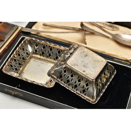 93 - A PARCEL OF ASSORTED 20TH CENTURY SILVER, CASED AND LOOSE, comprising a cased pair of George V nut d... 