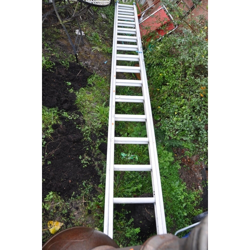 1009 - AN ALUMINIUM DOUBLE EXTENSION LADDER with 15 rungs to each 400cm section