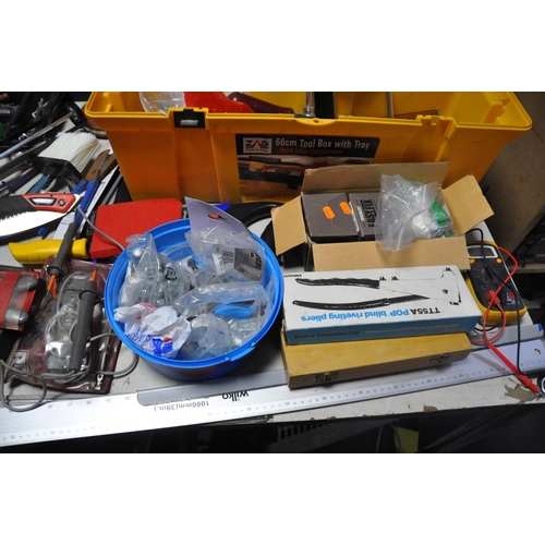 1058 - A PLASTIC TOOLBOX AND A BAG CONTAINING TOOLS, including an RS voltage tester, multimeter, a Stanley ... 