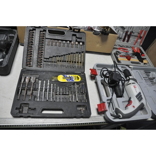 1059 - A SERIES OF POWER AND HAND TOOLS including a MacAllister 1/2in router (Euro plug), a Performance ham... 