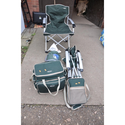 1075 - FIVE ITEMS OF GELERT CAMPING EQUIPMENT including a pair of folding chairs, a breeze break, a picnic ... 