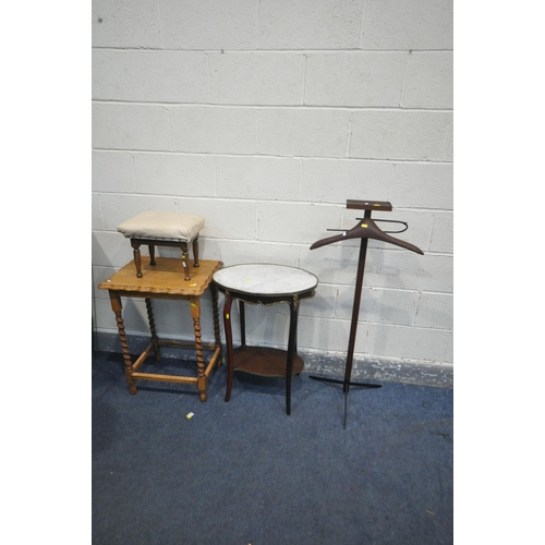 1275 - A FRENCH MAHOGANY SIDE TABLE, with a marble insert, and brass foliate decoration, length 54cm x widt... 