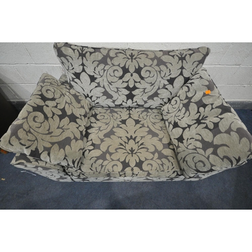 1381 - A FLORAL UPHOLSTERED LOVE SOFA, length 138cm (condition:-slightly discoloured)