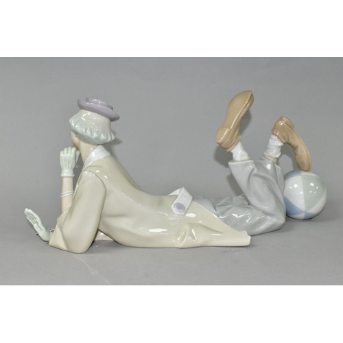 426 - A LLADRO CLOWN, no 4618, designed by Salvador Furio in 1970, the figure lying on his front with head... 