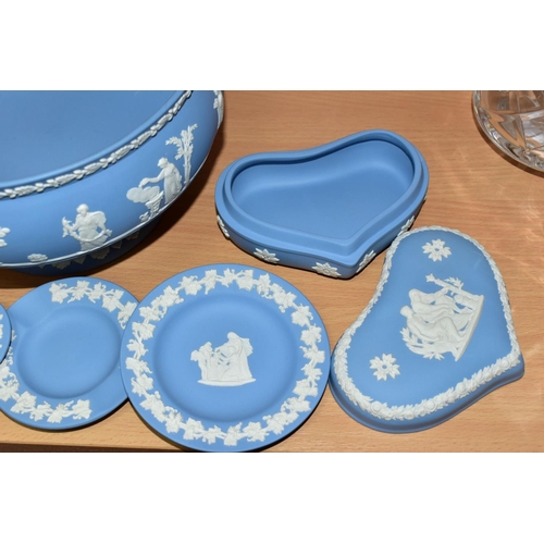 431 - FIVE PIECES OF WEDGWOOD PALE BLUE JASPERWARE, to include a pedestal fruit bowl, diameter of rim 20.5... 