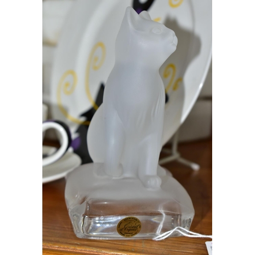 464 - A COLLECTION OF CAT THEMED CERAMICS, comprising a Crystal d'Arques frosted glass figurine of a cat, ... 