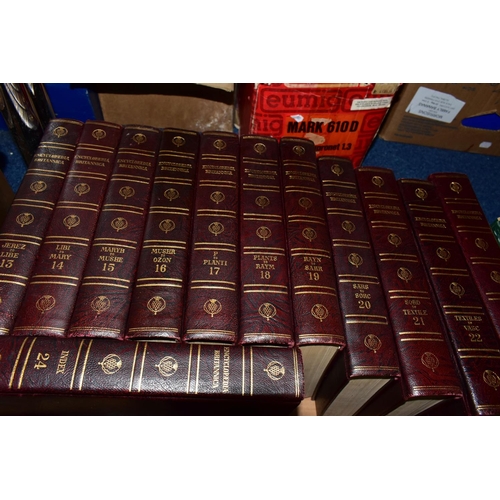 526 - ENCYCLOPAEDIA BRITANNICA, twenty-four volumes complete with index (2 boxes)