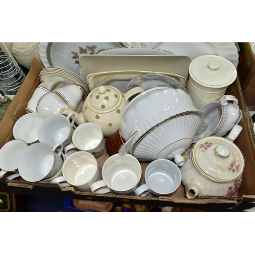 560 - SIX BOXES AND LOOSE CERAMICS, GLASS WARES AND SUNDRY ITEMS, to include a pale grey unused Mason Cash... 