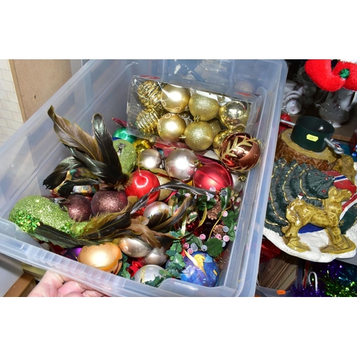 570 - A QUANTITY OF CHRISTMAS DECORATIONS AND ORNAMENTS ETC, to include Christmas trees, Christmas tree st... 