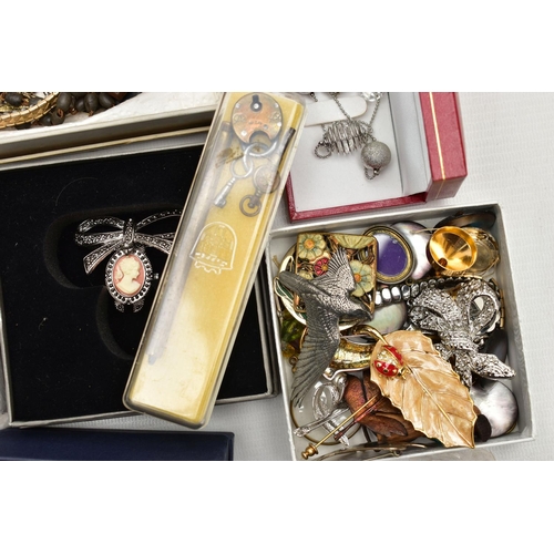 123 - A BOX OF ASSORTED SILVER AND COSTUME JEWELLERY, to include a silver ingot pendant set with a single ... 