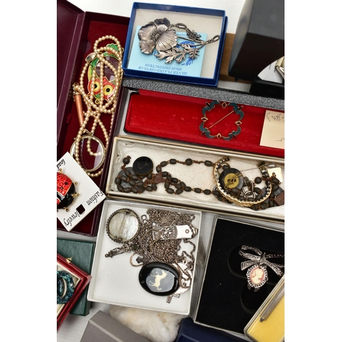 123 - A BOX OF ASSORTED SILVER AND COSTUME JEWELLERY, to include a silver ingot pendant set with a single ... 