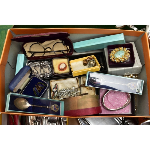 152 - A BOX OF ASSORTED ITEMS, to include four silver Walsall souvenir teaspoons hallmarked 'Ward Brothers... 