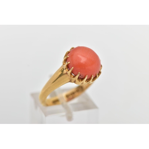 165 - AN EARLY 20TH CENTURY, 18CT YELLOW GOLD CORAL RING, designed with a round coral cabochon, measuring ... 