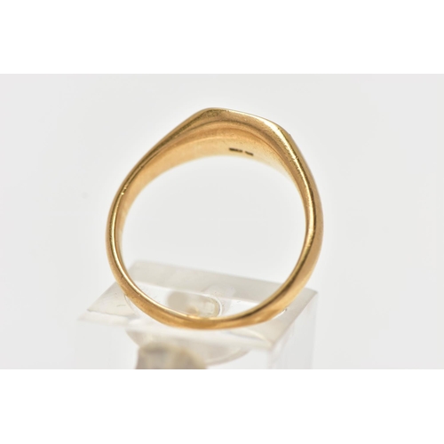 172 - AN 18CT YELLOW GOLD SINGET RING, of a square form with engraved initial monogram to the centre, poli... 