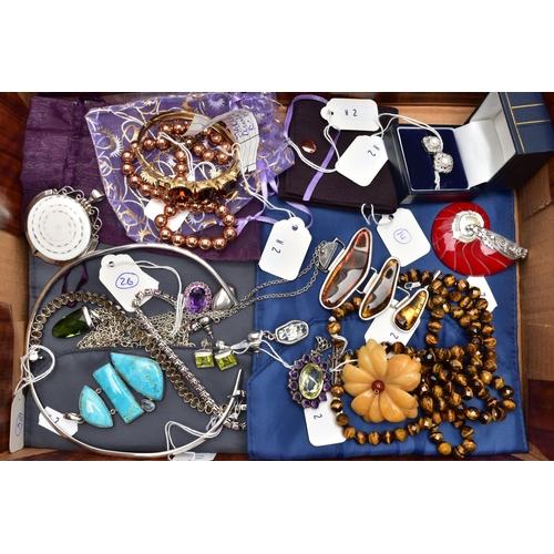 185 - A SELECTION OF COSTUME JEWELLERY, to include a 'Squadra Blu' spike pendant necklace with snake chain... 