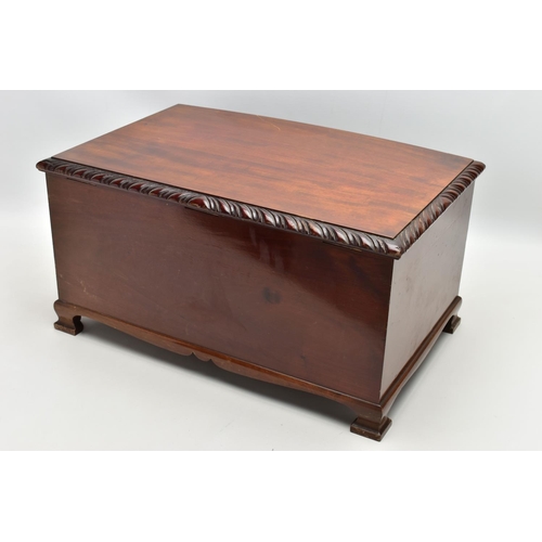 186 - AN EMPTY MAHOGANY CANTEEN, open top with key and two draws, raised on four small feet