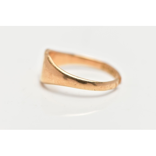 20 - AN EARLY 20TH CENTURY 18CT YELLOW GOLD SIGNET RING, of shield shape outline with initial monogram, t... 