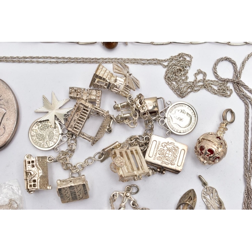 31 - AN ASSORTMENT OF SILVER AND WHITE METAL JEWELLERY, to include a silver agate pendant, hallmarked Lon... 