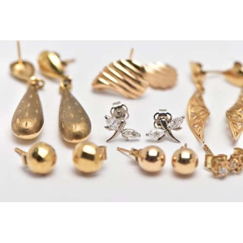 36 - A SMALL BAG OF ASSORTED EARRINGS, to include a pair of hollow tear drop earrings with a stain textur... 