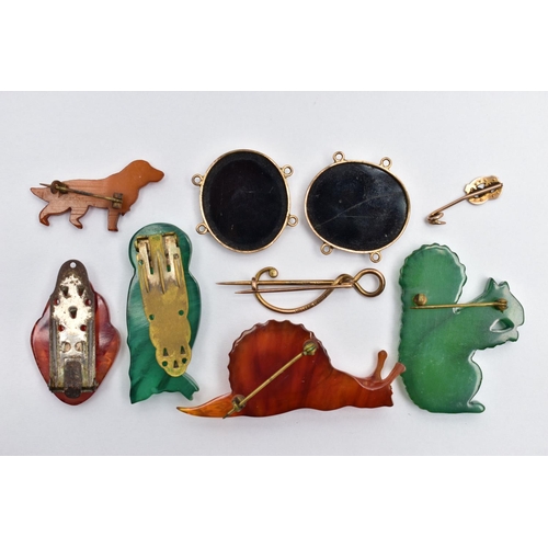 75 - TWO MICRO MOSAIC CLASPS, YELLOW METAL BROOCH AND BAKELITE BROOCHES/SCARF CLIPS, to include two oval ... 