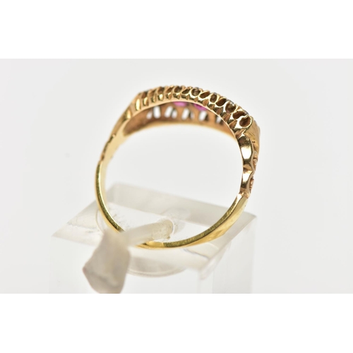 78 - AN EARLY 20TH CENTURY, YELLOW METAL BOAT RING, set with a row of five graduated oval and circular cu... 