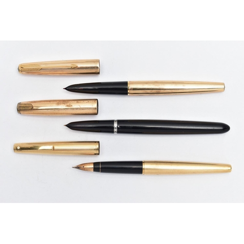 93 - TWO 'PARKER' FOUNTAIN PENS AND A 'SHEAFFER' FOUNTAIN PEN, to include a rolled gold 'Parker 21' fount... 