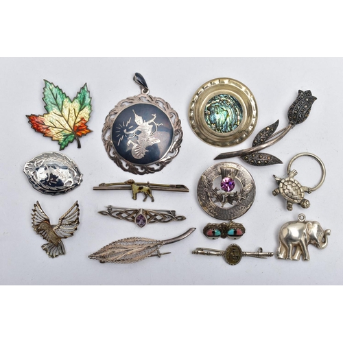 98 - A SILVER SCOTTISH BROOCH AND A SELECTION OF JEWELLERY, a circular brooch with a thistle design centr... 