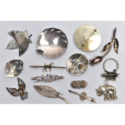 98 - A SILVER SCOTTISH BROOCH AND A SELECTION OF JEWELLERY, a circular brooch with a thistle design centr... 