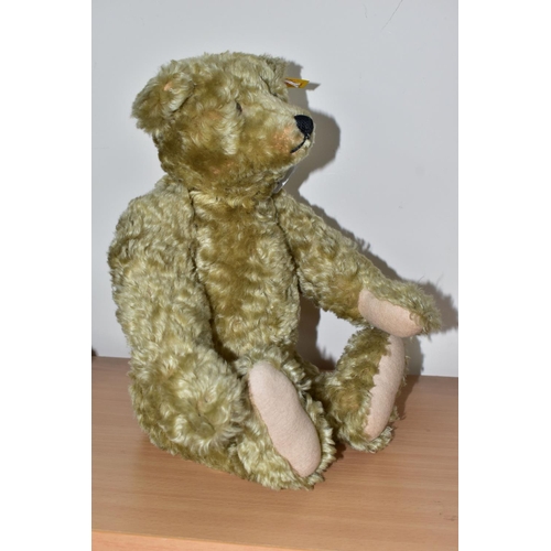 375 - A STEIFF CLASSIC REPLICA BEAR, with light golden mohair, almond felt pads, wood wool stuffing, growl... 