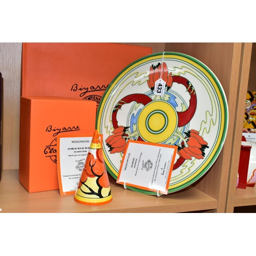 433 - A BOXED WEDGWOOD 'CLARICE CLIFF CENTENARY COLLECTION' CHARGER AND SUGAR SHAKER, based on original de... 