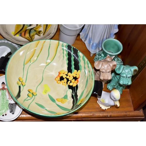 467 - A QUANTITY OF ASSORTED CERAMICS, comprising a cream floral Clarice Cliff designed dish for Newport P... 