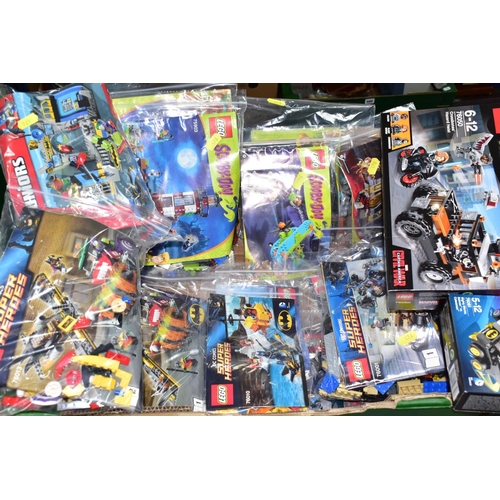 476 - ONE BOX OF LEGO 'SCOOBY-DO' AND DC SUPER HEROES BATMAN SETS, to include Scooby-Do sets 75900, 75902,... 