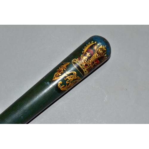 498 - A VICTORIAN POLICEMAN'S TRUNCHEON, painted green and blue, crown and VR, length 33cm (1) (Condition ... 